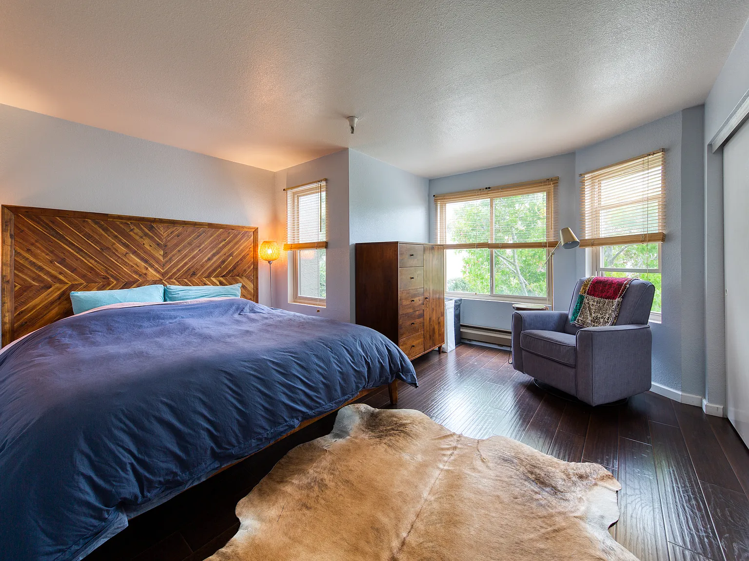 2 bed, 990 sqft, $4,250 — Photo 3
