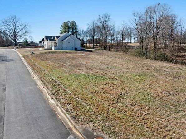 23 Singing River Dr, Muscle Shoals, AL 35661