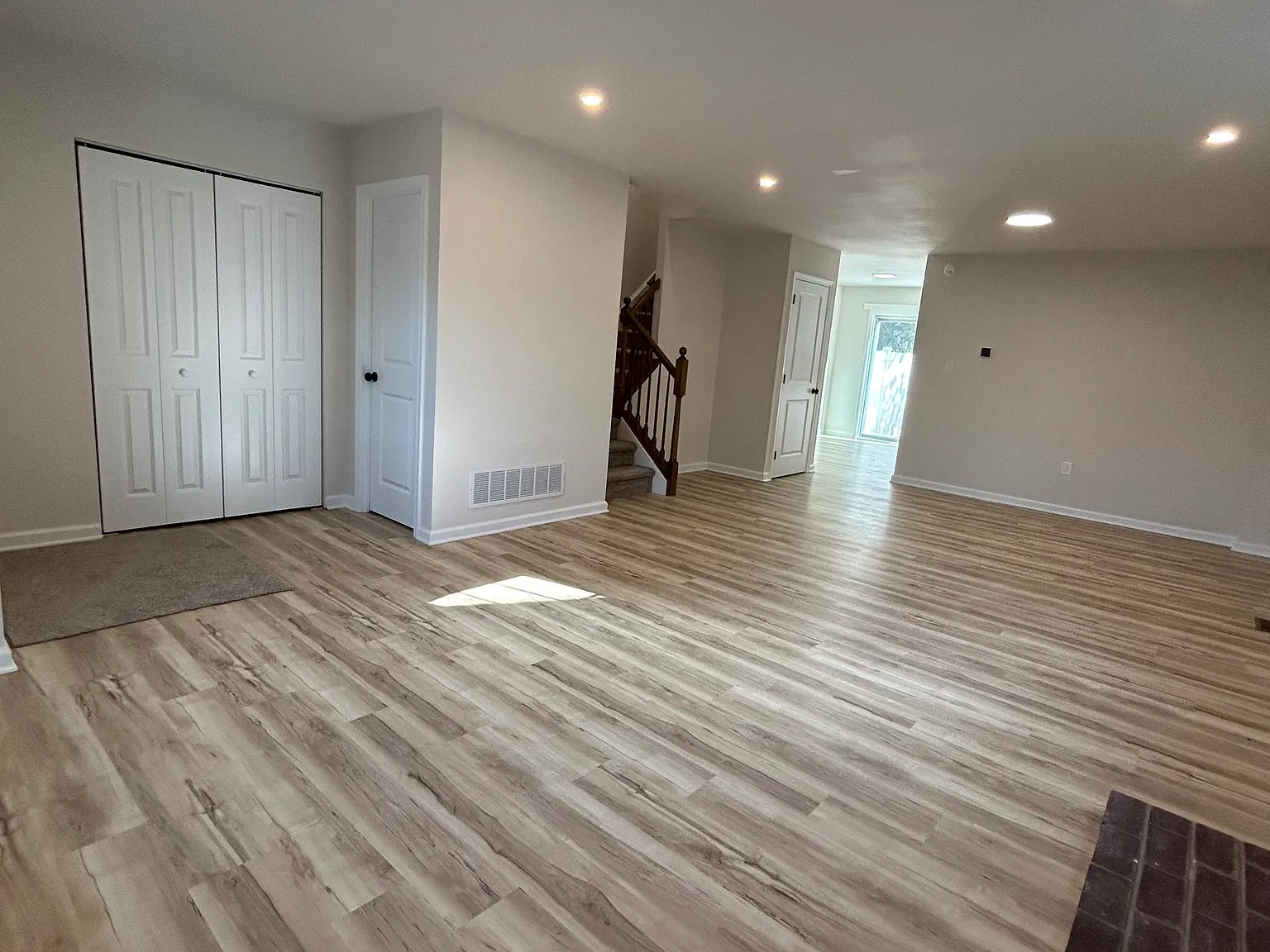 3 bed, 2000 sqft, $2,595 — Photo 3