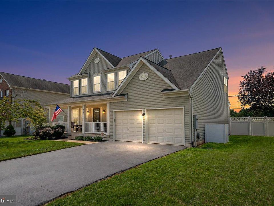 1st image of 207 N Field Way