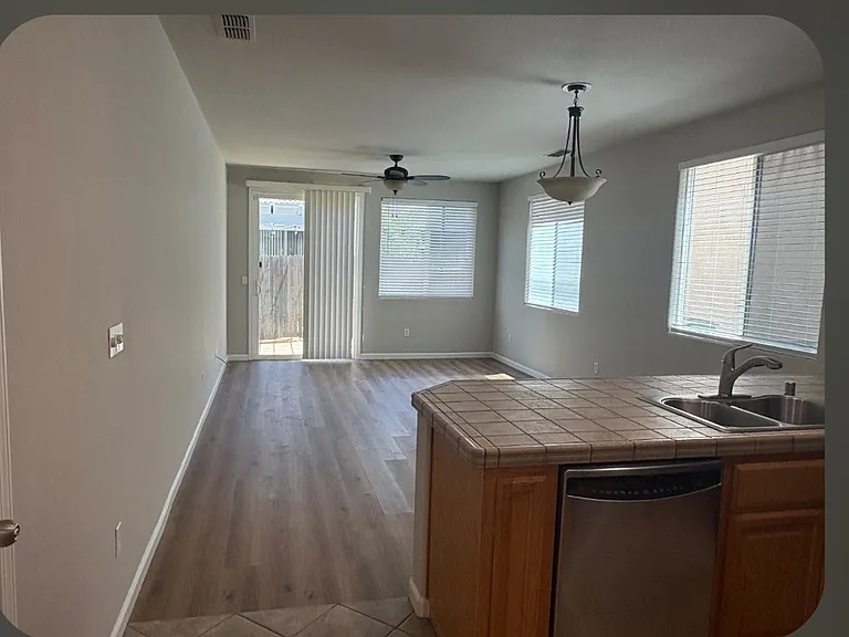 3048 Torland St — Photo 5