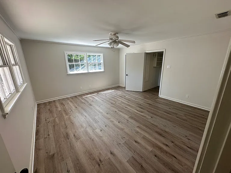 1013 Austin St — Photo 15