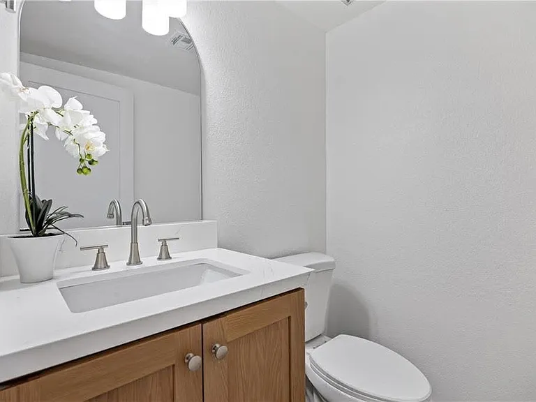 2135 N Fairview St — Photo 10