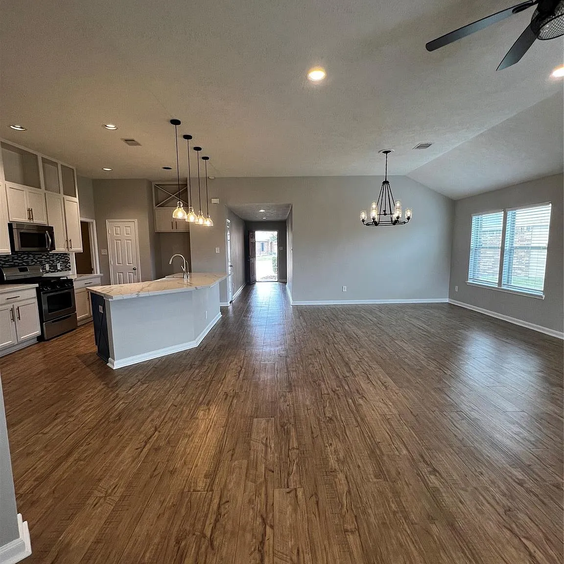 3 bed, 2.0 bath, 1774 sqft, $2,400 — Photo 1