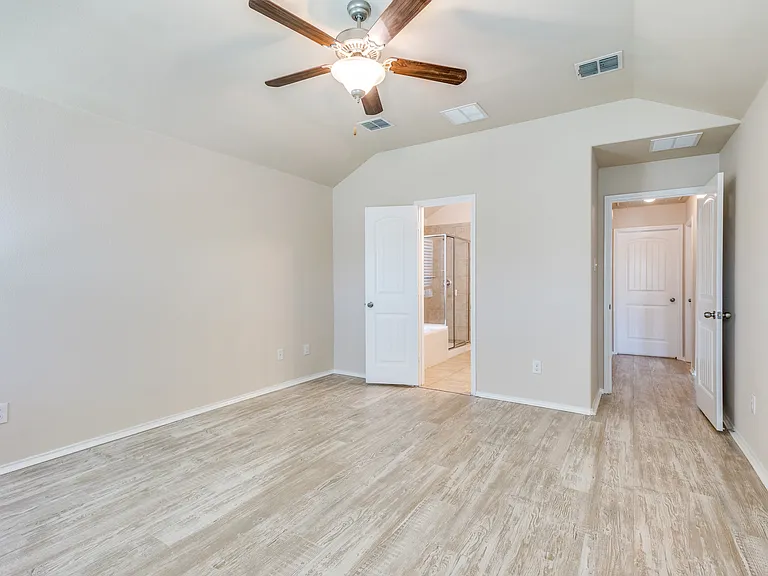 520 Pollyann Trl — Photo 17
