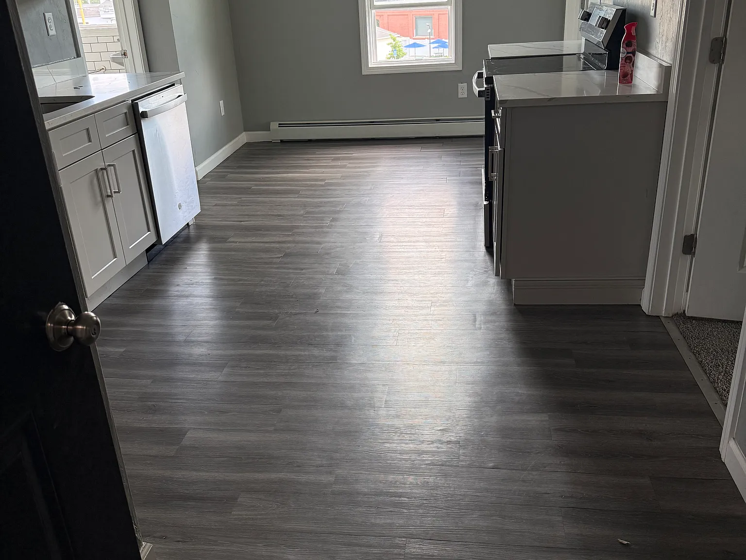 3 bed, 1000 sqft, $1,765 — Photo 2