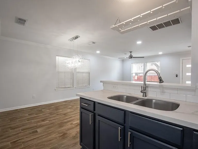 1422 Ruthven St — Photo 11