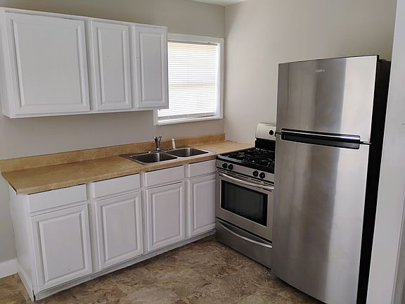 3rd image of 1427 W Malone Ave