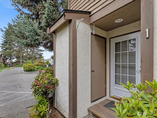 8021 NE 177th Court #1, Kenmore, WA 98028