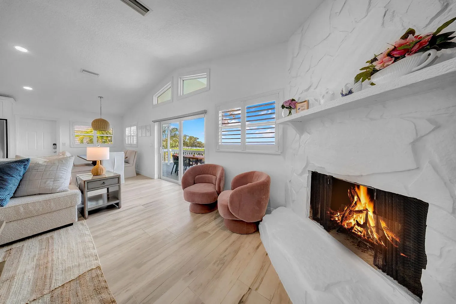 4 bed, 2.0 bath, 2195 sqft, $8,227 — Photo 2