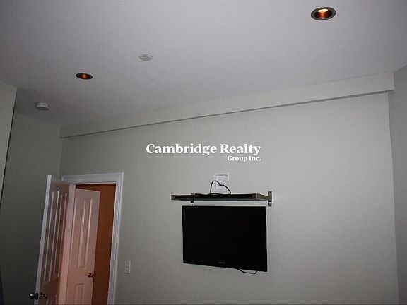 4th image of 148 Hillside St #1T