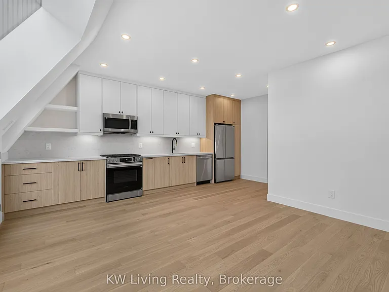 96 Belgravia Ave — Photo 5