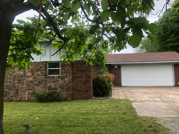 407 E Stacy St, Chouteau, OK 74337