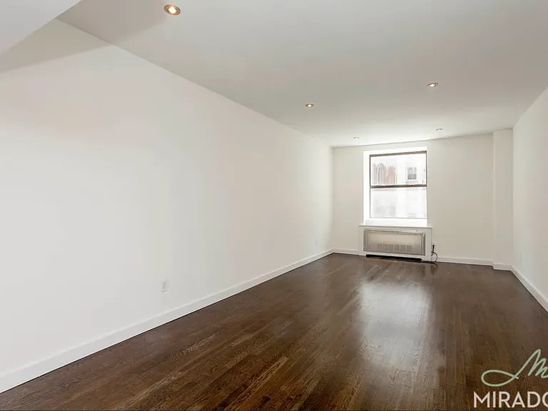 27 W 16th St #4H — Photo 1