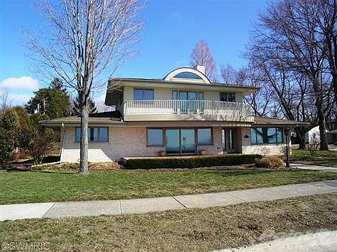 1st image of 2610 Lakeshore Dr
