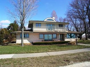 2610 Lakeshore Dr, Saint Joseph, MI 49085
