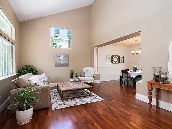 5th image of 102 Grevillia Dr
