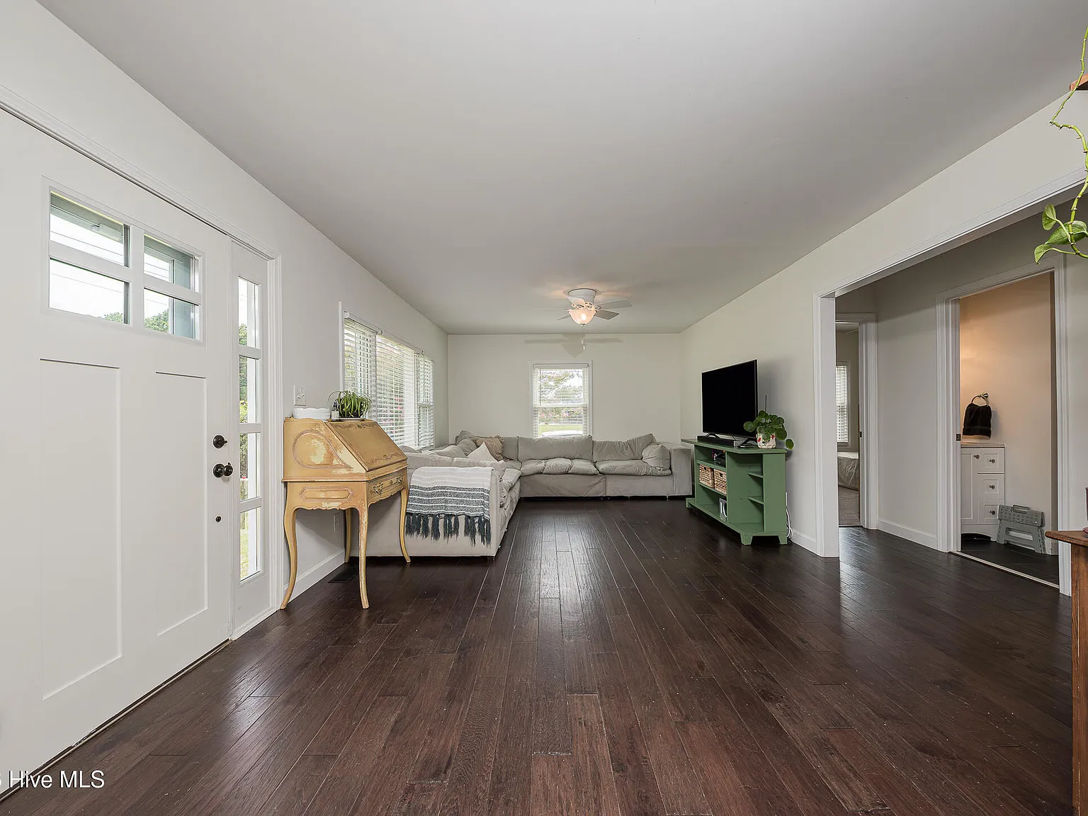 3 bed, 2.0 bath, $1,800 — Photo 4