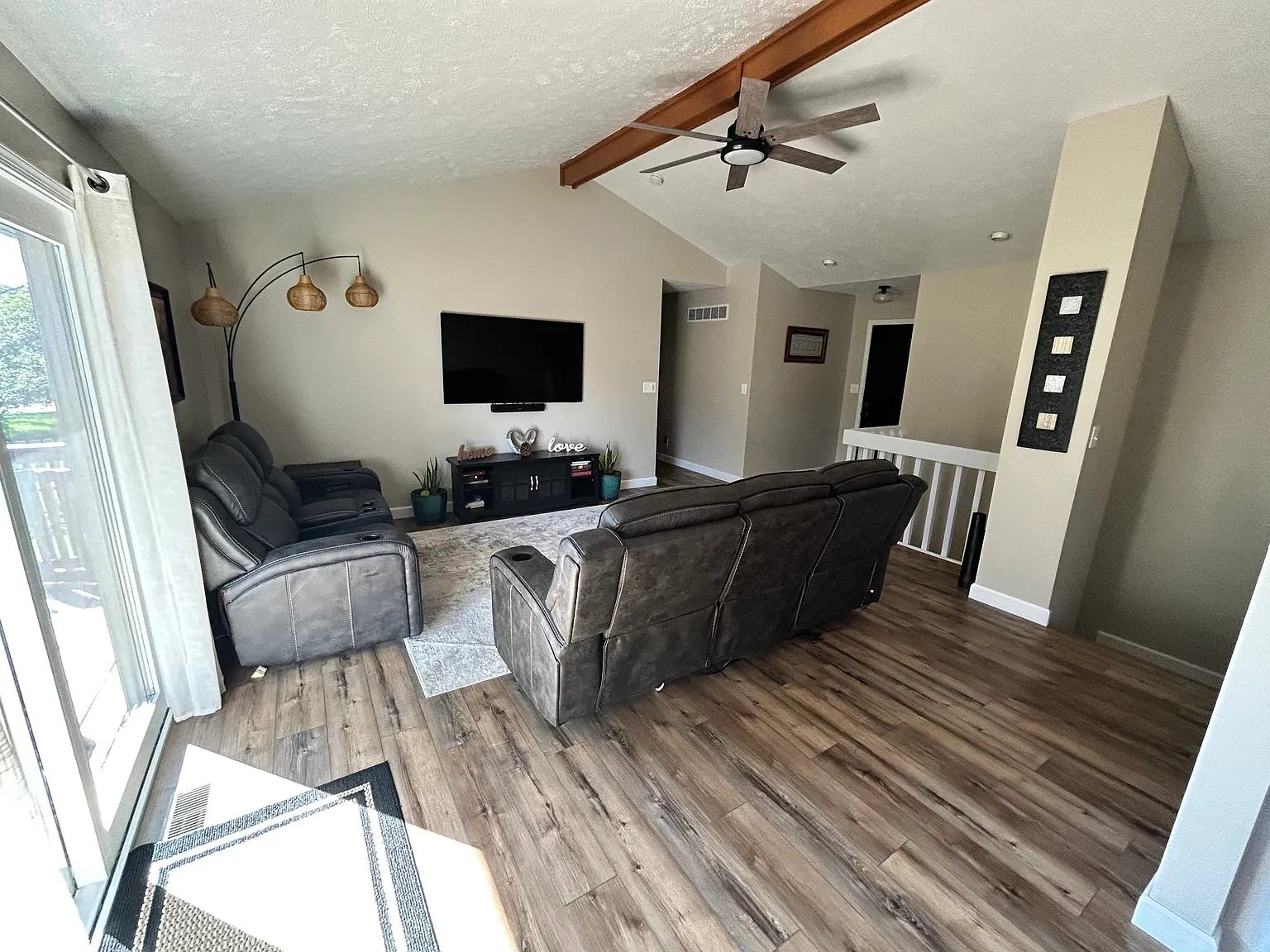 3 bed, 1170 sqft, $2,100 — Photo 2