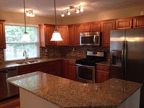 3rd image of 2610 Brookview Dr