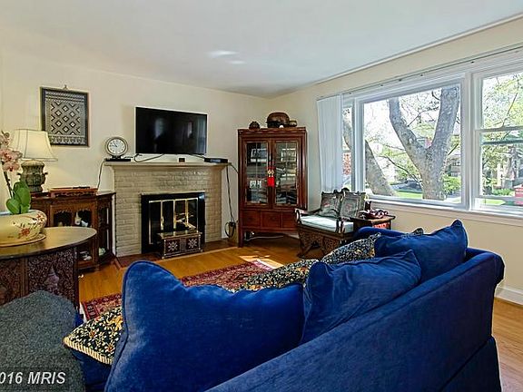 4th image of 117 W Greenway Blvd