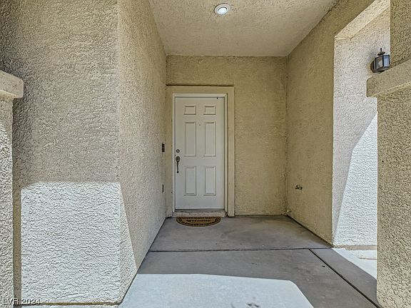 3rd image of 930 Appaloosa Hills Ave