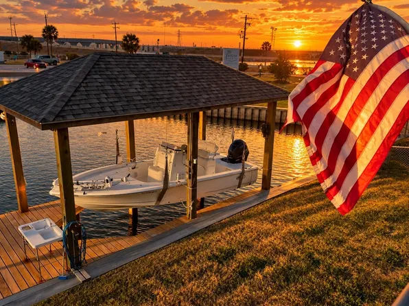 997 Redfish St, Bayou Vista, TX 77563