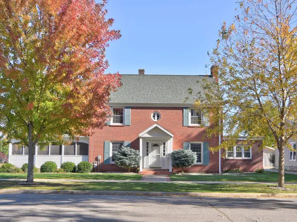 320 N 7th St, Estherville, IA 51334