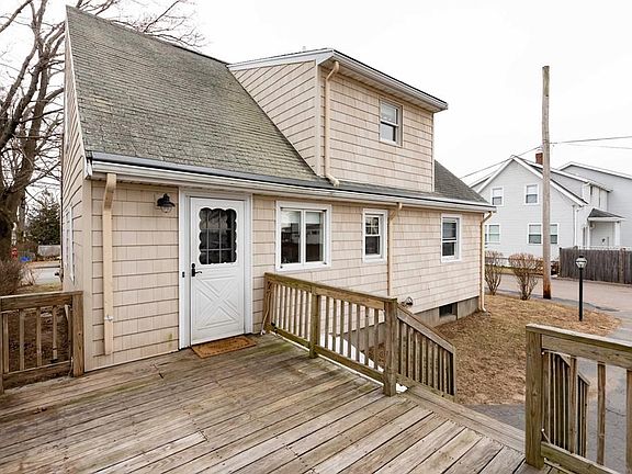 4th image of 156 Babcock St