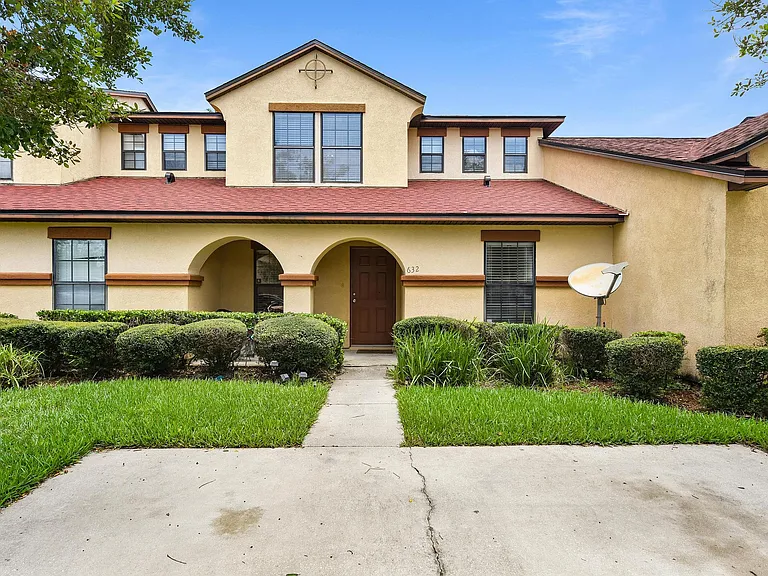 632 Briar Way Ln — Photo 2