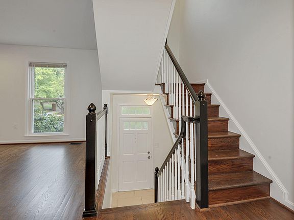 VIEW TOWWARDS ENTRY FOYER