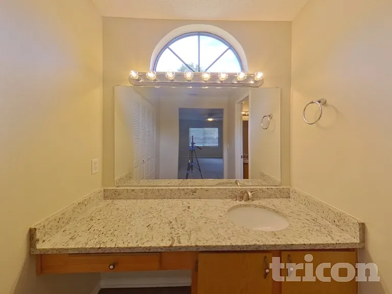 1268 Maximilian St — Photo 11