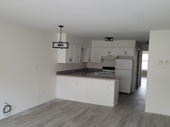 4th image of 120 Parkway Blvd APT 10