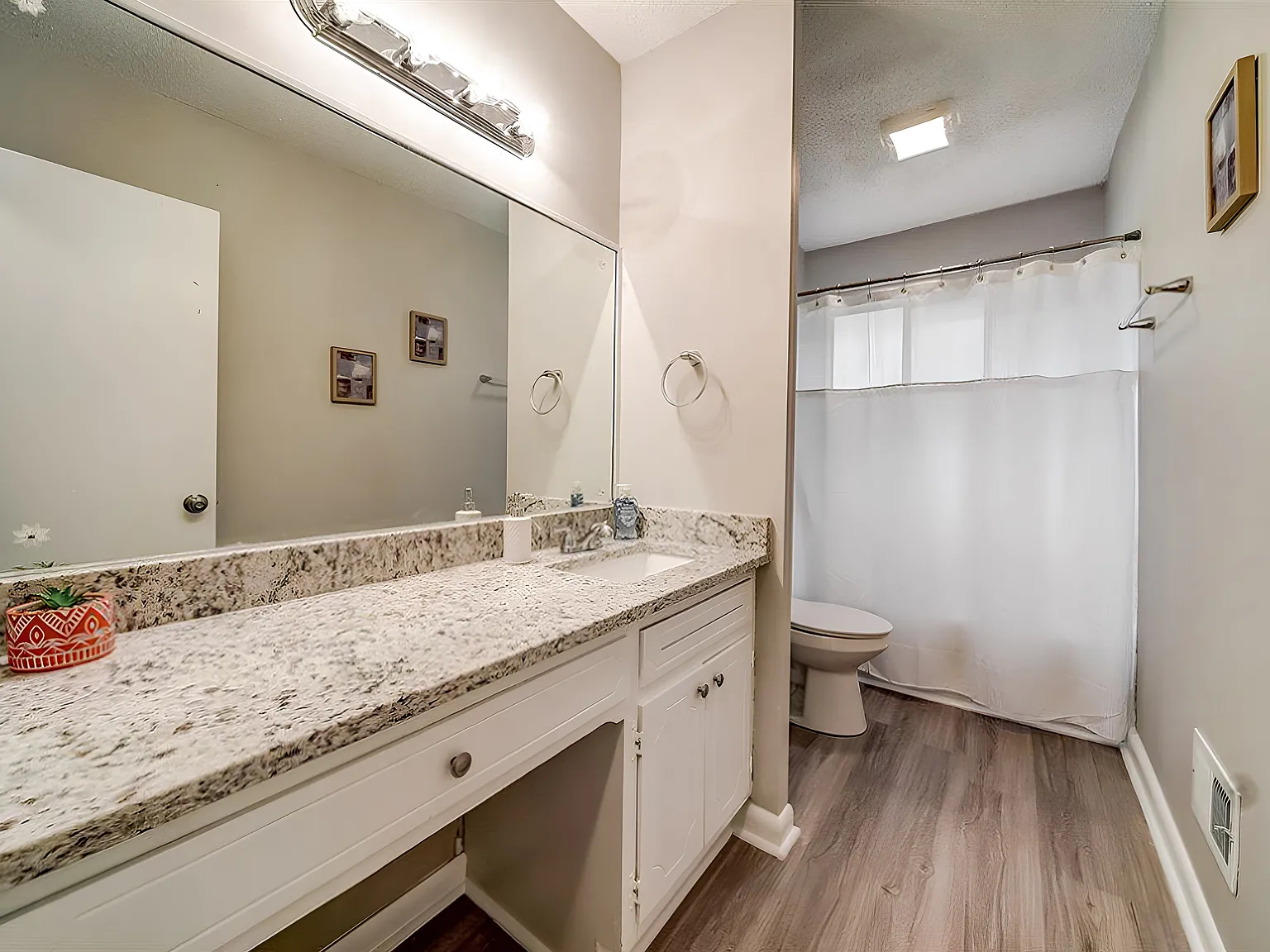4 bed, 2.0 bath, 1887 sqft, $598 — Photo 2