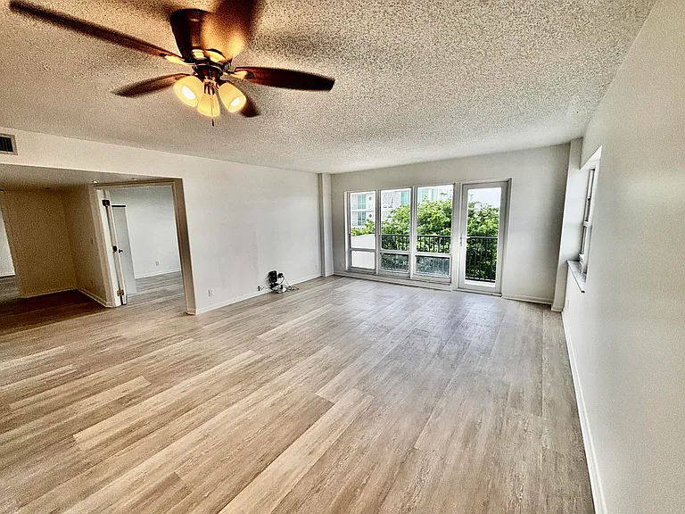 340 Sunset Dr #501 — Photo 1