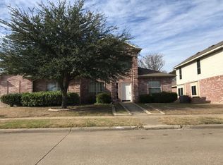 210 N Waterford Oaks Dr, Cedar Hill, TX 75104