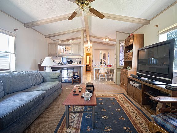 3rd image of 85 Saint Peters Dr