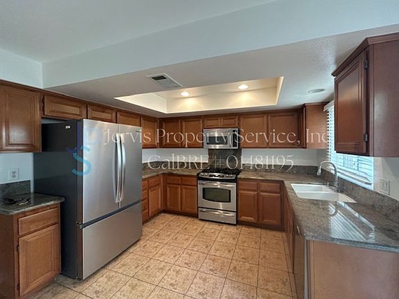 5th image of 648 Warne St