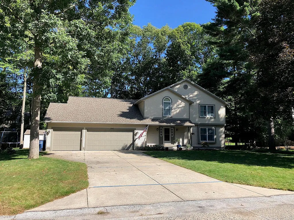 2142 Forest View Dr photo 1