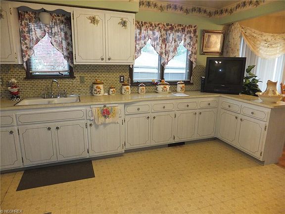 4th image of 4702 Bentwood Dr