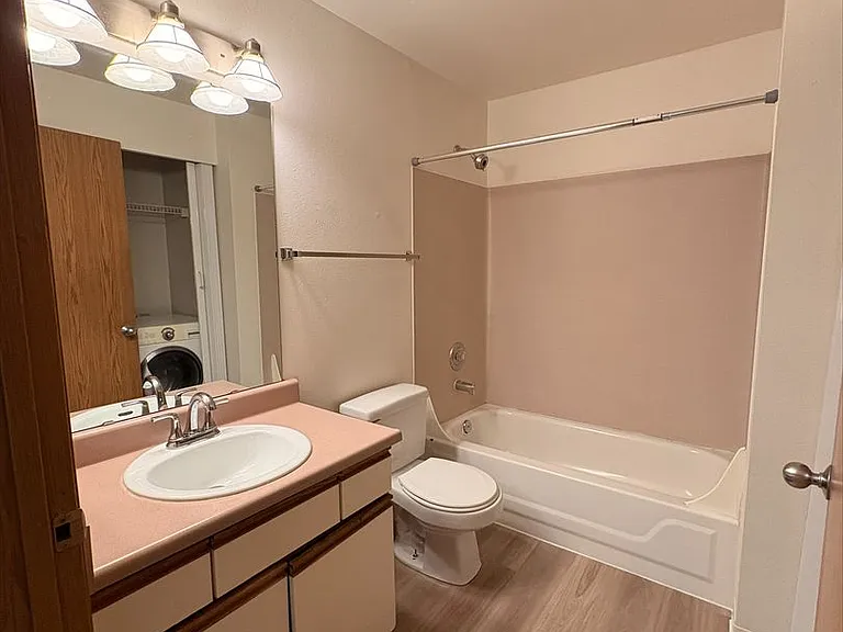Avalon West Apartments — Photo 11
