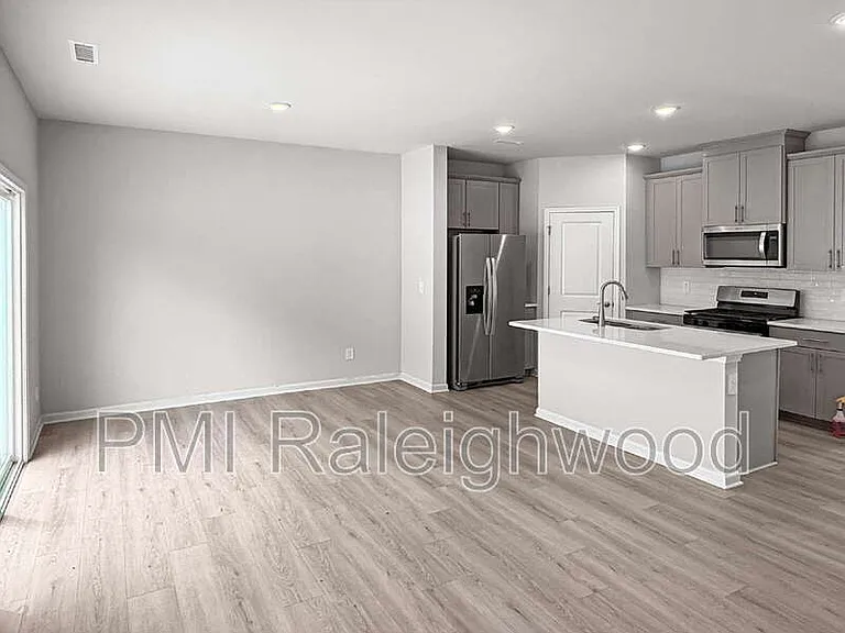 671 Rolling Fields Dr — Photo 8