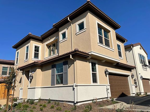 Bergamo Lot 82 Exterior