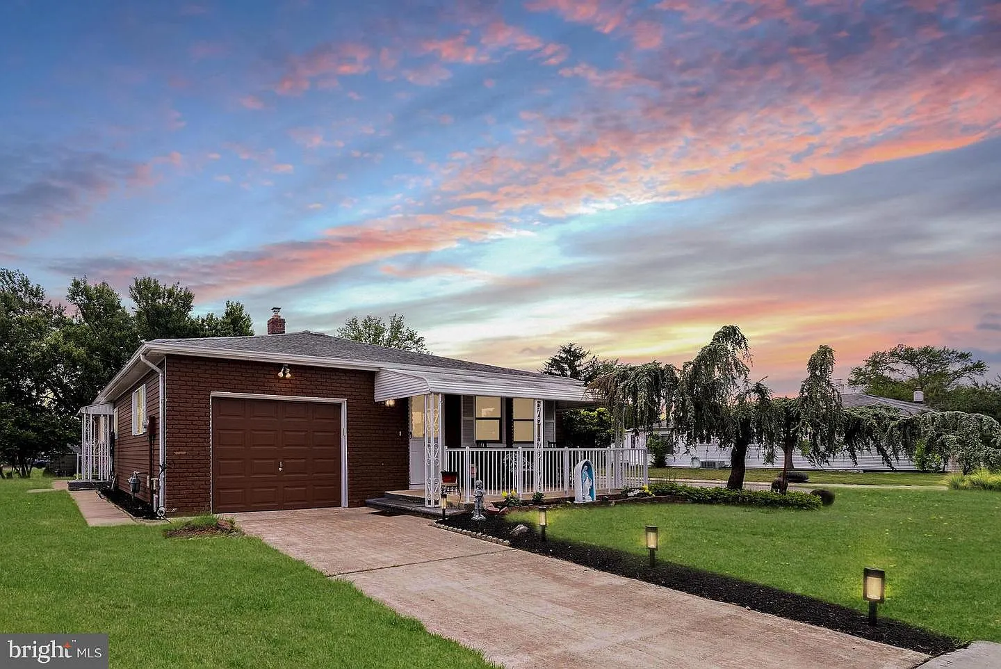 162 Harrington Dr N photo 1