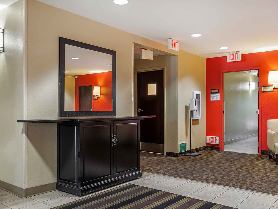 Lobby and Guest Check-in