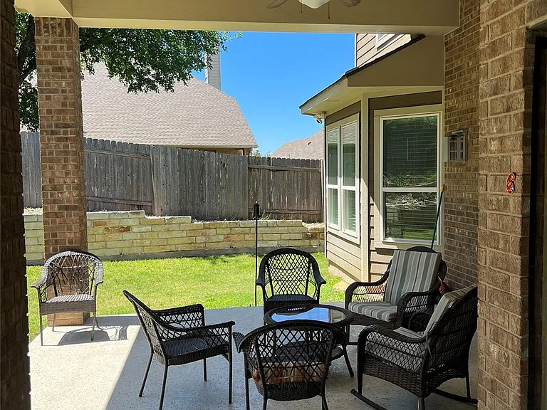 104 Bastrop Dr — Photo 12