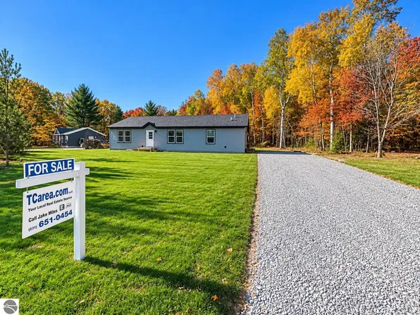 511 Ottawa Trl, Buckley, MI 49620