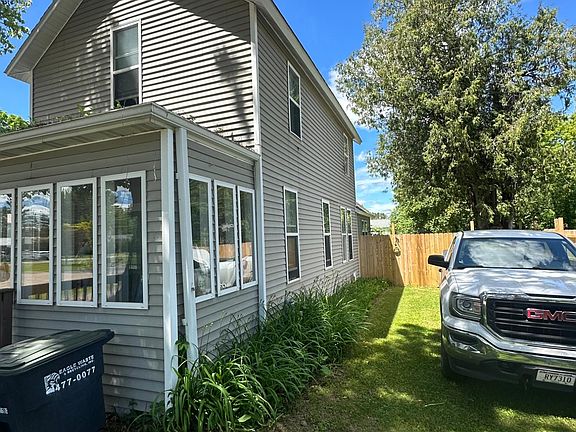 3rd image of 402 W Washington St