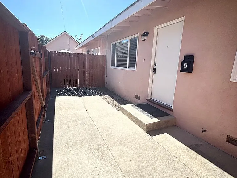 232 1/2 S G St — Photo 9