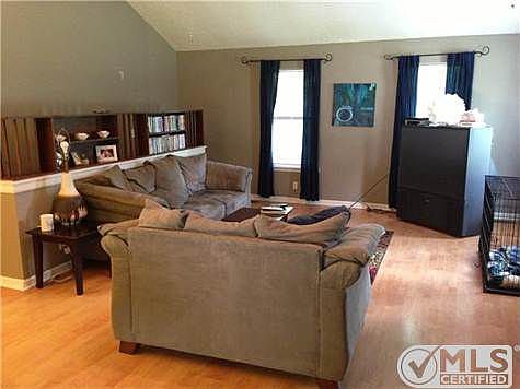 3rd image of 1129 Winding Way Dr